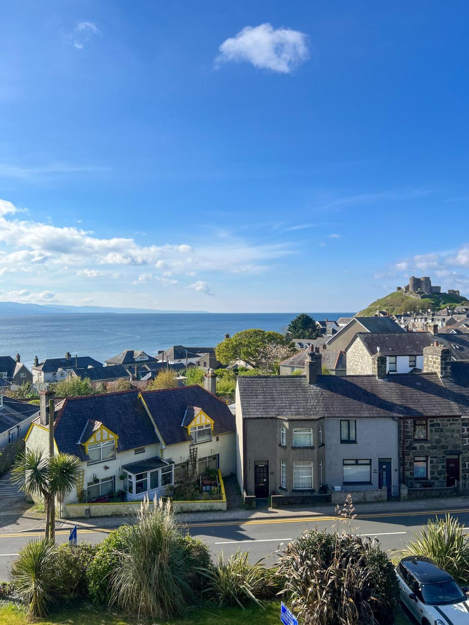 Church Duplex With Breathtaking Sea & Mountain Views Apartment Criccieth Exterior photo