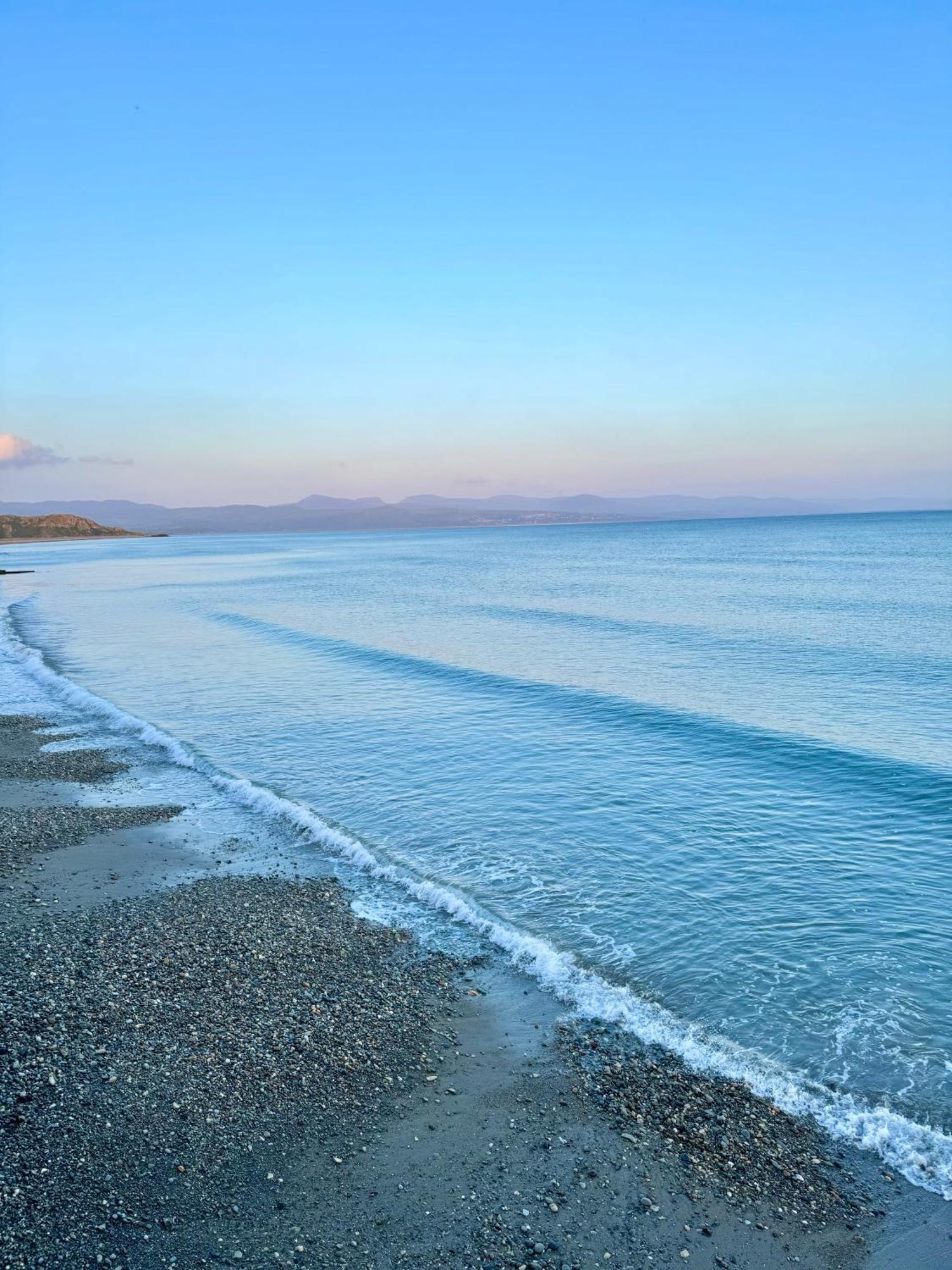 Church Duplex With Breathtaking Sea & Mountain Views Apartment Criccieth Exterior photo