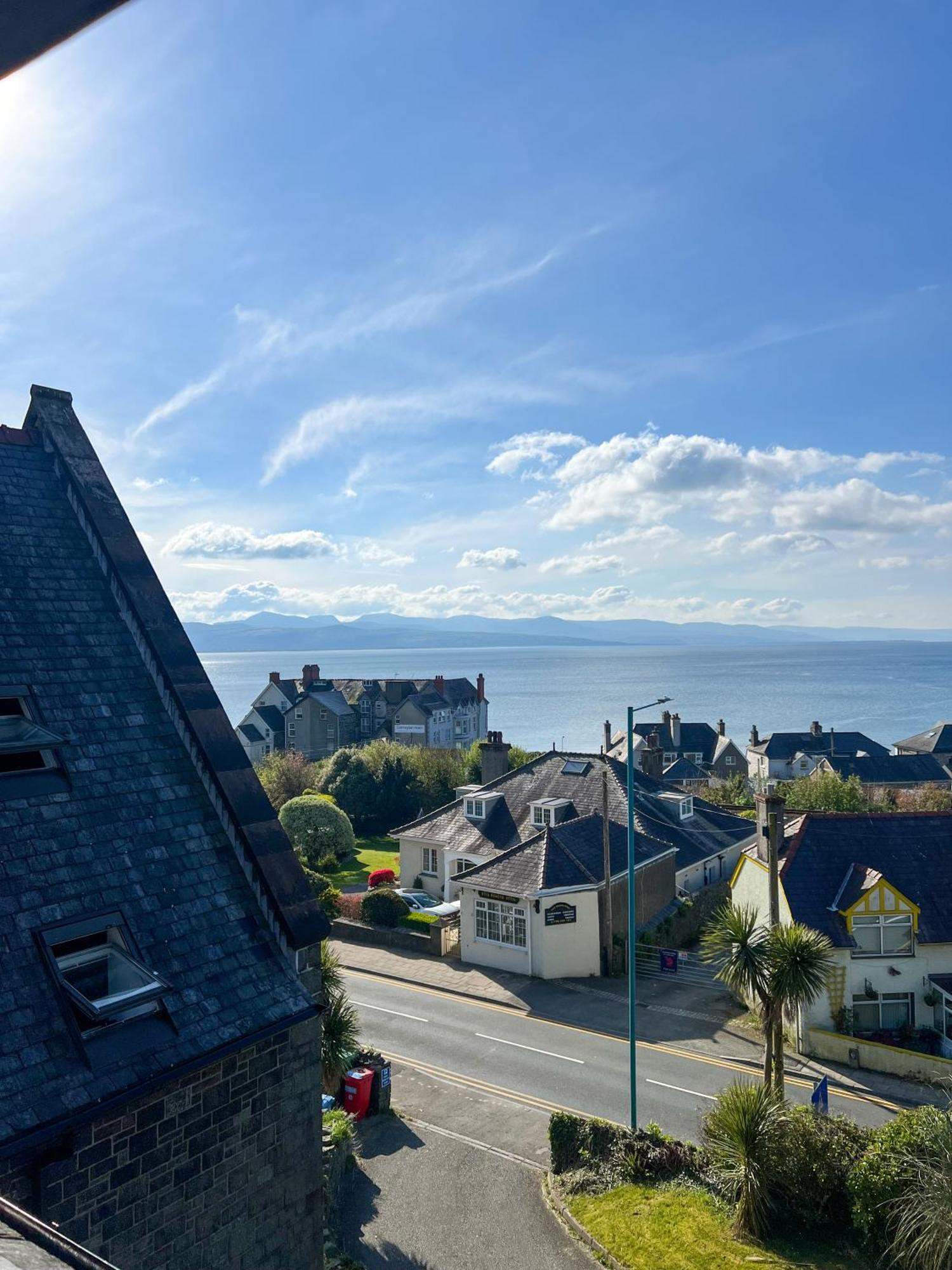 Church Duplex With Breathtaking Sea & Mountain Views Apartment Criccieth Exterior photo