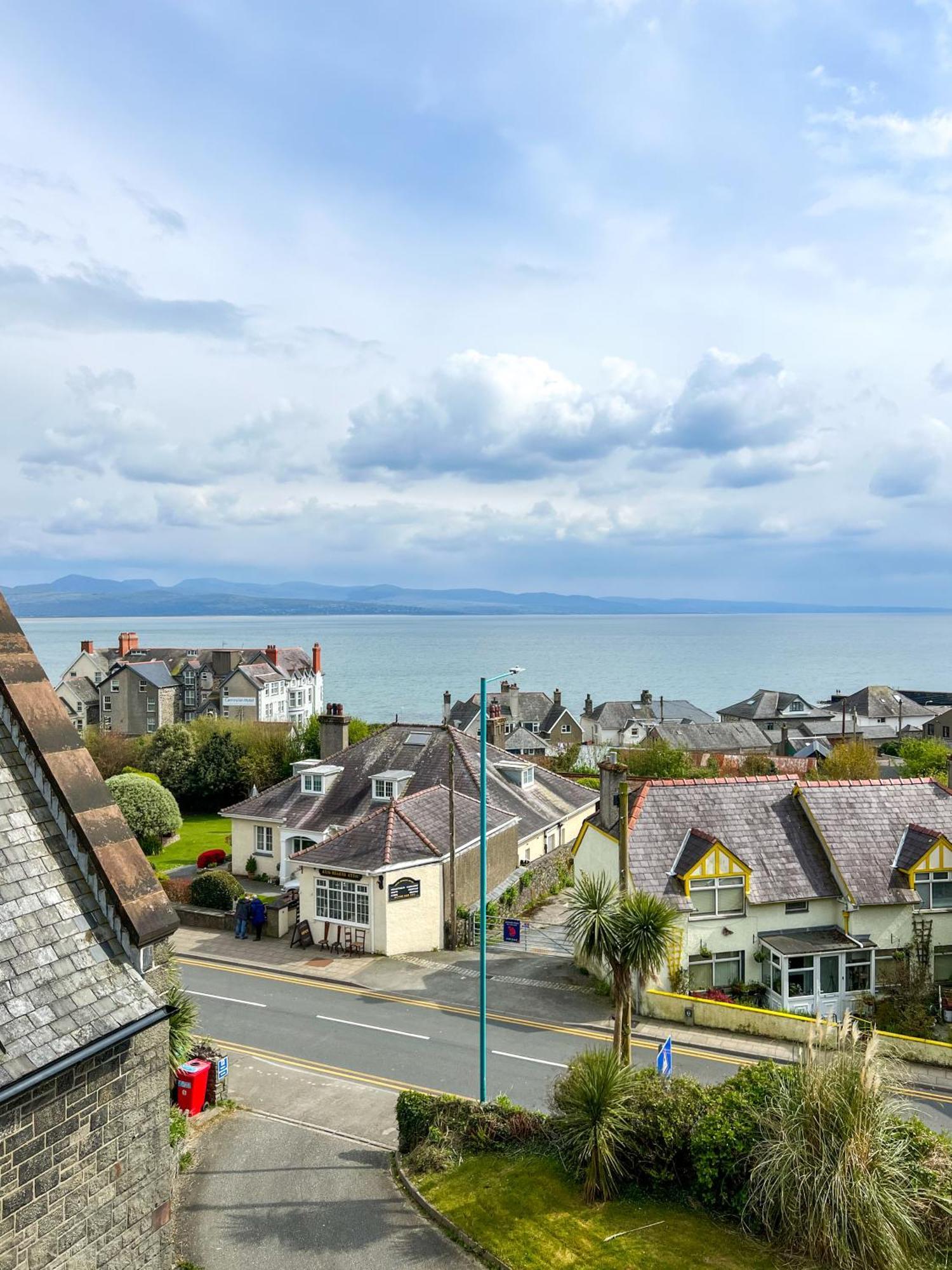 Church Duplex With Breathtaking Sea & Mountain Views Apartment Criccieth Exterior photo